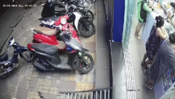 Trộm liều lĩnh bẻ khóa xe SH giữa chốn đông người