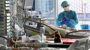 Thế giới 7 ngày: Nguy cơ từ biến thể Onicron, Nga-Mỹ leo thang căng thẳng