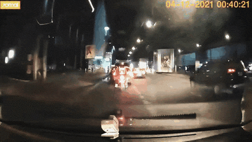 Nữ tài xế say rượu đâm văng 2 cảnh sát đi xe máy