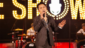 Phan Mạnh Quỳnh dìu khán giả 'đi qua thung lũng' trong liveshow