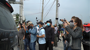 Người dân, YouTuber vây kín tòa vụ '50 người xông vào Tịnh thất Bồng Lai'