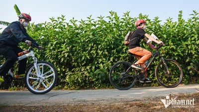 Du khách chi tiền triệu đạp xe ngắm vườn chuối, ruộng rau giữa lòng Hà Nội