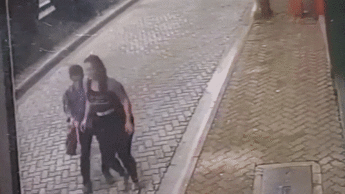 Xe 'điên' bay vút qua mặt, đôi nam nữ thoát chết thần kỳ