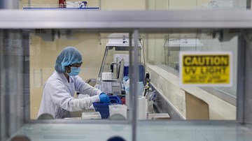 Covid-19: Ca nhiễm mới ở Pháp lại tăng kỷ lục, Mỹ huỷ hàng trăm chuyến bay