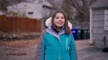 Cô gái mắc bệnh lạ, có thể tự ăn thịt chính mình để thỏa mãn cơn đói