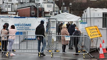 Covid-19: Mỹ, Châu Âu khủng hoảng vì dịch, Nam Phi qua đỉnh dịch Omicron