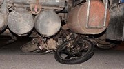 Chặn bắt xe tải kéo lê xe máy bỏ chạy khiến 2 người tử vong