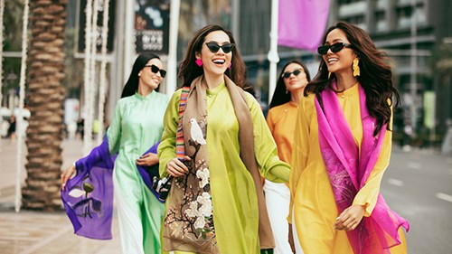 Dàn hoa hậu, á hậu Việt Nam tung bay áo dài của NTK Vũ Việt Hà