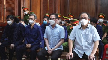 Cựu Phó Bí thư Thường trực Thành ủy TP.HCM Tất Thành Cang lãnh án 10 năm tù