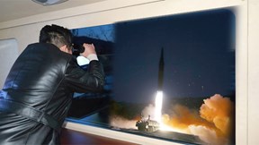 NLĐ Kim đích thân giám sát phóng tên lửa sau 2 năm "vắng bóng"
