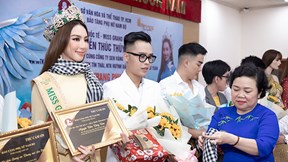 Thùy Tiên tặng trang phục thi Miss Grand cho Bảo tàng Phụ nữ Nam Bộ