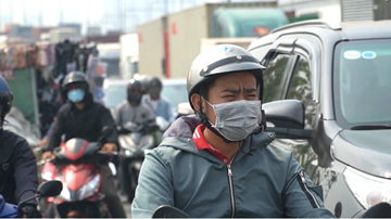 Tài xế 'khóc ròng'  vì ùn tắc đột biến nhiều giờ ở cửa ngõ TP.HCM