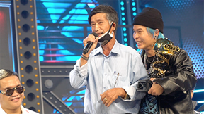 Cha Seachains vui mừng cảm ơn Karik vì con trai chiến thắng Rap Việt