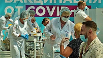 Covid-19: Kỷ lục buồn đeo bám không buông; Nhật, Nga, Brazil có ngày tồi tệ