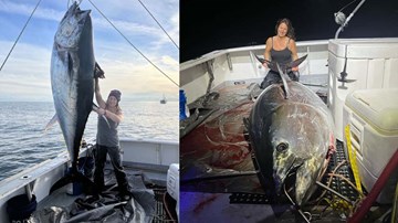 Khoảnh khắc ‘Nữ hoàng câu cá’ tự mình kéo cá ngừ nặng tới 450kg lên thuyền