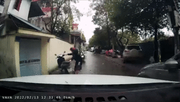 Người phụ nữ đi xe SH và hành động đẹp nhận được ‘bão like’ của tài xế