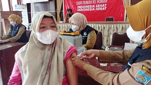 Covid-19: Indonesia sắp có vắc-xin nội, Hong Kong dồn toàn lực chiến đấu