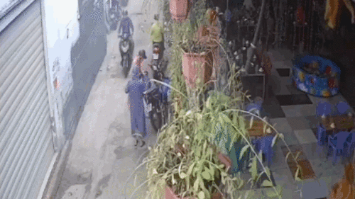 Truy xét tên cướp bám theo nữ nhân viên quán nhậu để giật điện thoại