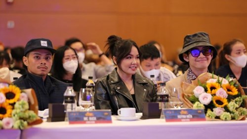 Việt Max, Quang Đăng, Huỳnh Mến ngồi 'ghế nóng' cuộc thi nhảy