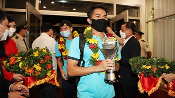 Hình ảnh đầu tiên của U23 Việt Nam trở về nước, nhận thưởng 2,7 tỷ đồng