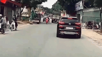 Tài xế ô tô đuổi theo 3km, tóm gọn nam thanh niên gây tai nạn bỏ chạy