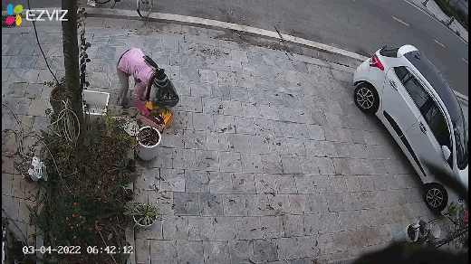 Người phụ nữ nhặt ve chai và hành động đẹp ‘gây bão’ mạng xã hội