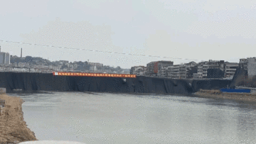 Khoảnh khắc cây cầu dài 280m bị phá hủy trong vài giây