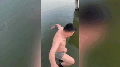 Người đàn ông cởi trần nhảy xuống hồ nước lạnh cứu bé trai 4 tuổi