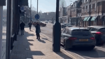 Đập phá cửa hàng cướp trang sức trị giá 6 tỷ đồng giữa ban ngày