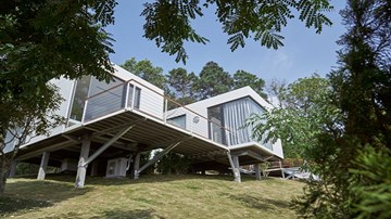 Chồng chi 1,6 tỷ dựng nhà nghỉ dưỡng đẹp long lanh giữa đồi Sóc Sơn tặng vợ