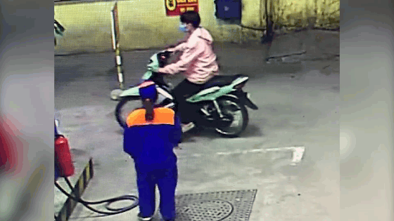 Thanh niên quỵt tiền xăng, nữ nhân viên bất lực đuổi theo