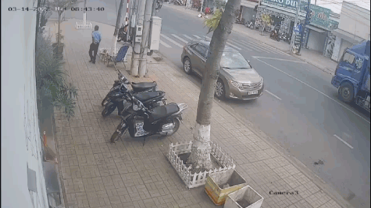 Nhóm đối tượng 2 lần dàn cảnh lừa bảo vệ trộm 2 xe máy trong 5 phút