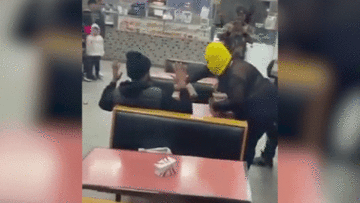 Mỹ: Cặp đôi bịt mặt xông vào nhà hàng đe dọa thực khách để... cướp gà rán