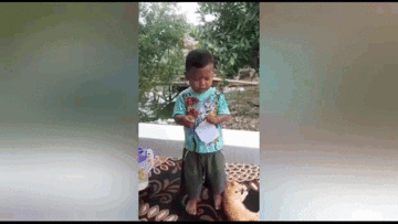 Cậu bé 3 tuổi ‘nghiện’ ăn giấy, dép, đá cuội và cả thùng xốp